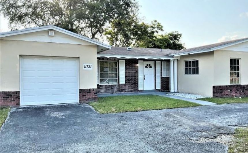 Privately Calm 4 bd 2 ba House in Miami, FL